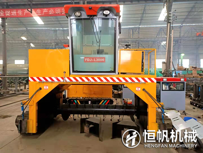 一套有機肥生產設備一共大概需要多少錢?(圖1) 履帶式翻拋機翻堆機